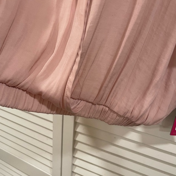 Vince Camuto Blush Pink V-Neck Blouse. NWTs Dolman sleeve FINAL PRICE - Picture 7 of 8